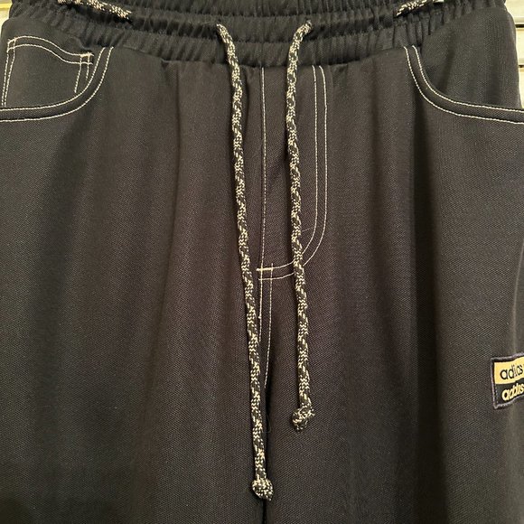 ADIDAS BLACK TRACK PANTS WITH CARGO POCKETS. SZ S. WORN ONCE - Picture 3 of 6